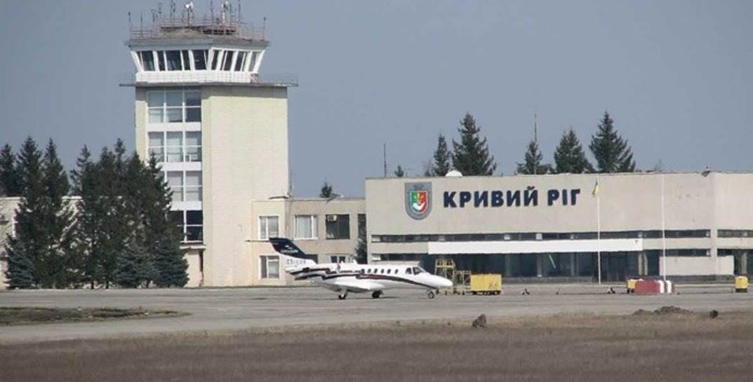 Вечером по аэропорту Кривого Рога был нанесен ракетный удар. Сообщают, что объект разрушен
