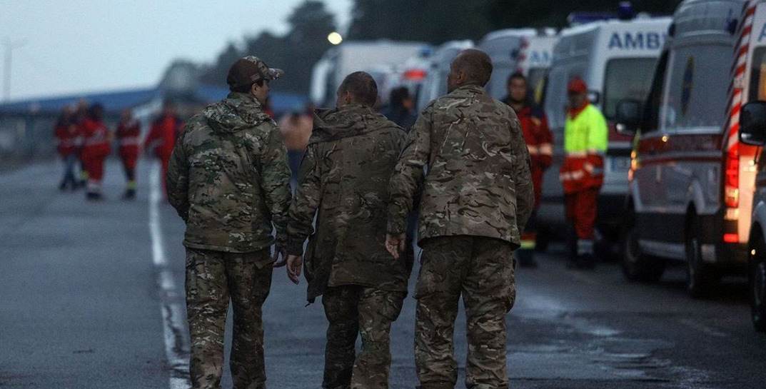 Украина и Россия провели обмен пленными, среди них Виктор Медведчук и командиры «Азова»