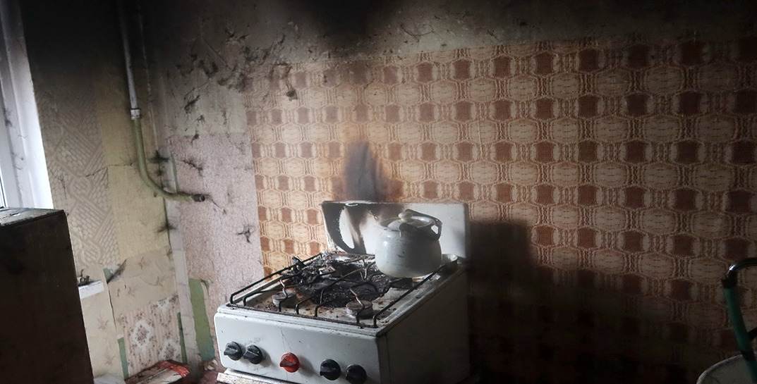 Могилевчанин оставил белье сушиться над включенной газовой плитой, а сам лег спать — случился пожар