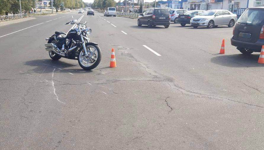В Бобруйске водитель легковушки не уступил дорогу мотоциклисту, есть пострадавший