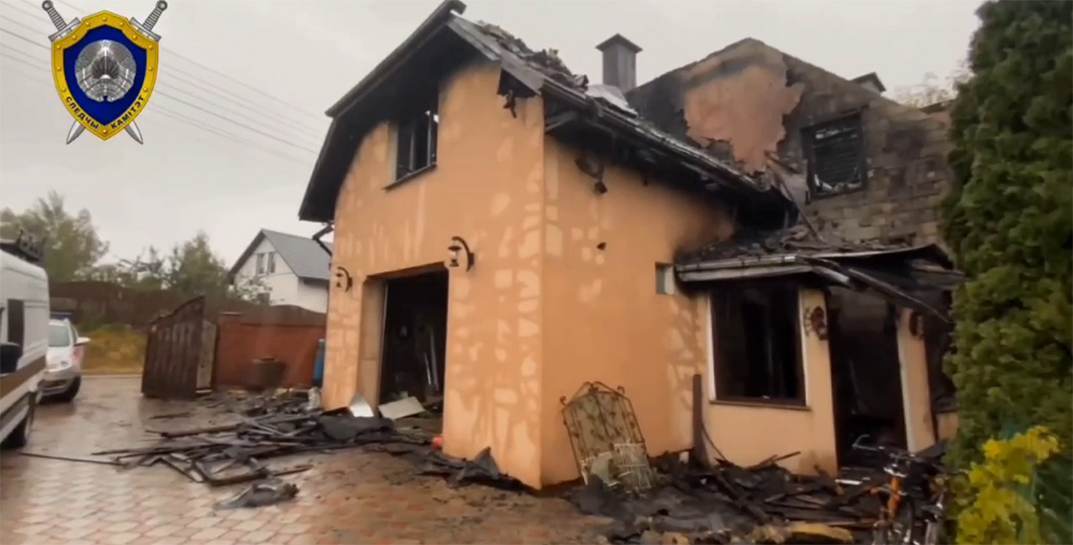 В сгоревшем доме под Минском обнаружили два тела с огнестрельными ранениями