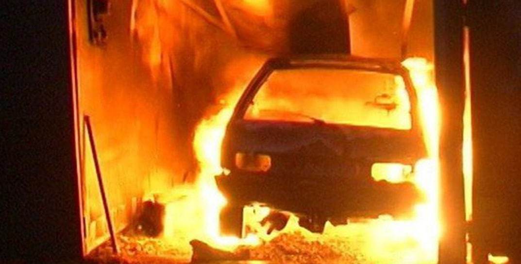 В Могилеве мужчина пытался потушить пожар в своем гараже и получил ожоги