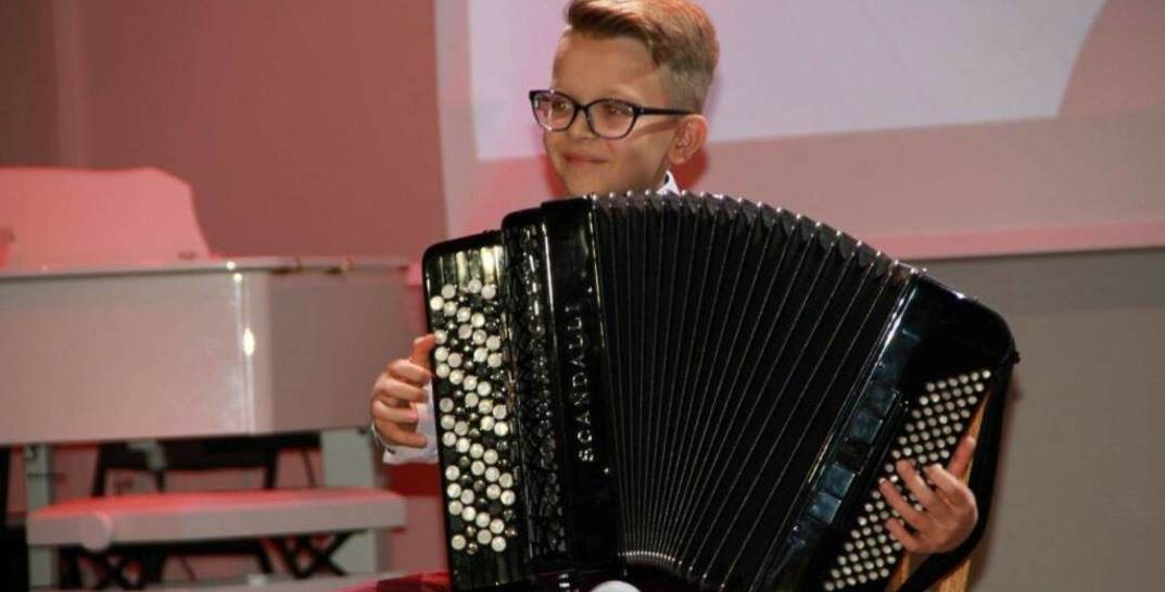 Школьник из Могилева победил в двух номинациях на международном конкурсе баянистов