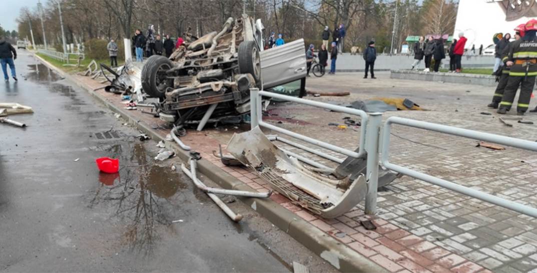 Пассажир попросил показать, как сильно разгоняется машина. СК установил подробности кошмарного ДТП в Микашевичах