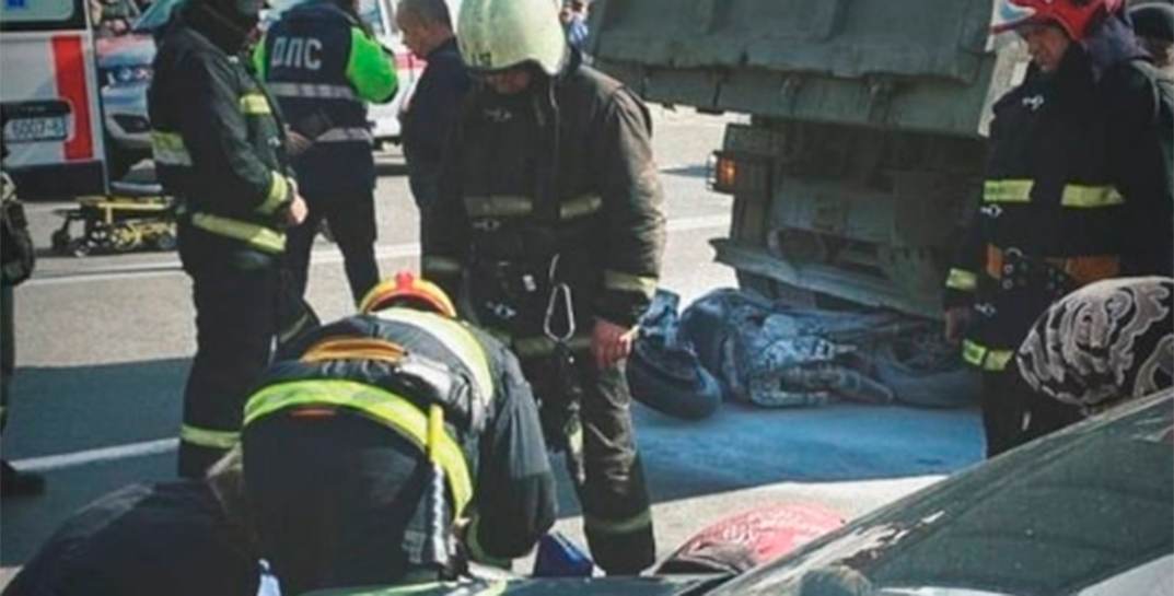 Жесткое ДТП в Бобруйске: мотоцикл влетел под грузовик и загорелся