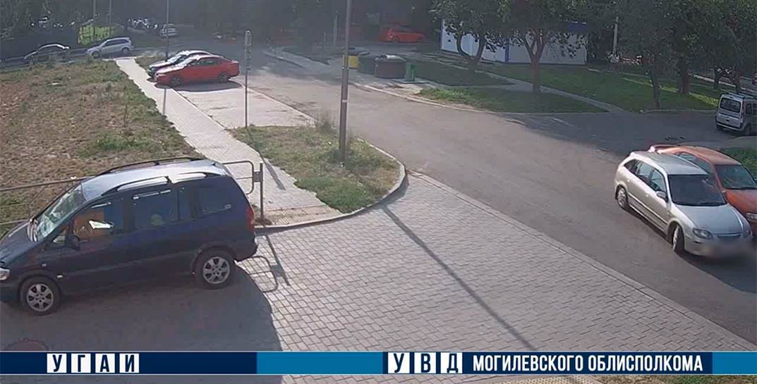 Могилевчанка наехала на припаркованный автомобиль и скрылась с места аварии