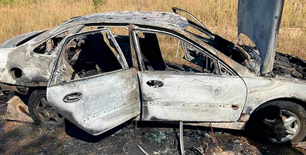 Возле Глуска загорелся автомобиль, в котором ехали пять человек
