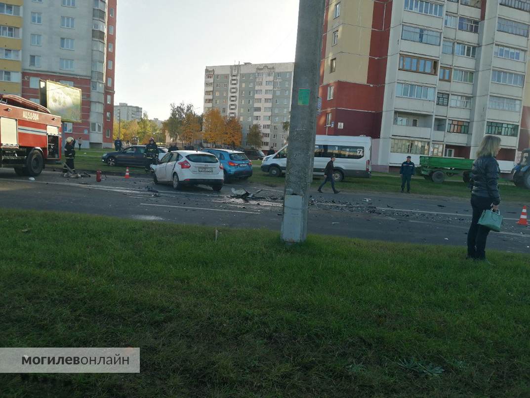 ГАИ рассказала подробности серьезной утренней аварии с тремя автомобилями на Мовчанского и показала видео