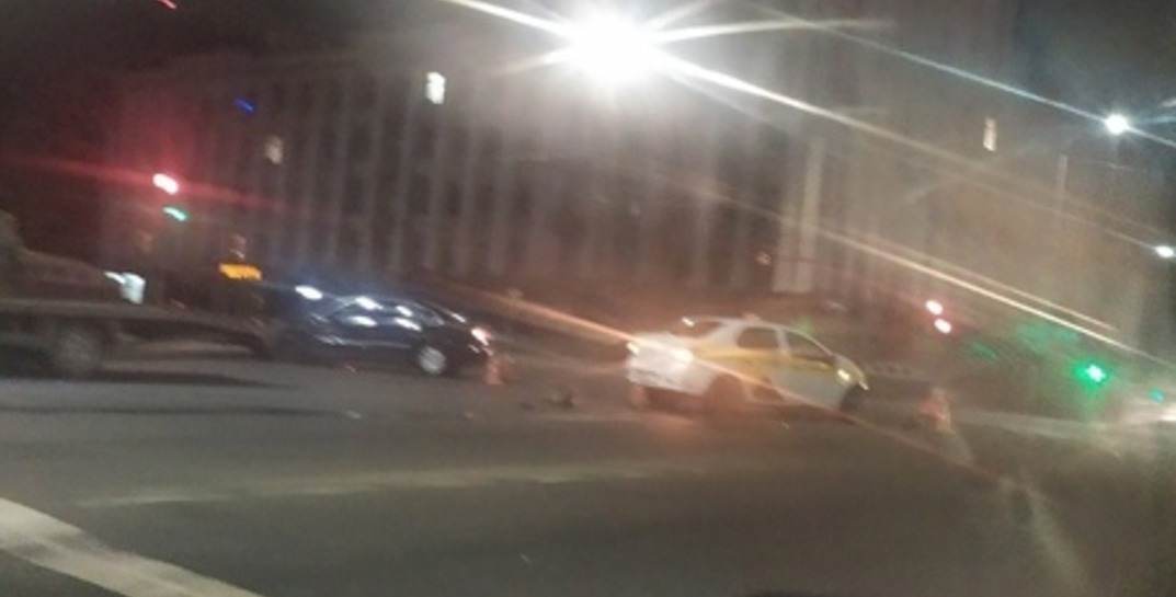 В центре Могилева случилось серьёзное ДТП с участием автомобиля такси