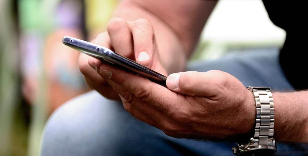 В Могилеве двое мужчин взяли в кредит для новых знакомых телефоны почти на 10 тысяч рублей. Угадайте, чем всё закончилось