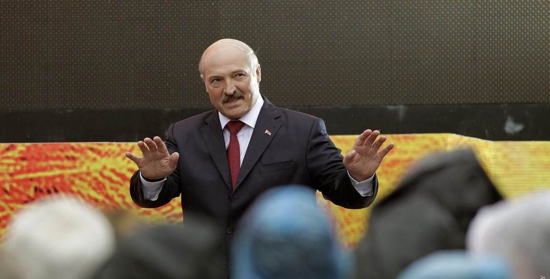 «За-пре-ща-ет-ся! С сегодняшнего дня. Не с завтрашнего дня, а с сегодняшнего». Лукашенко запретил повышать цены в Беларуси