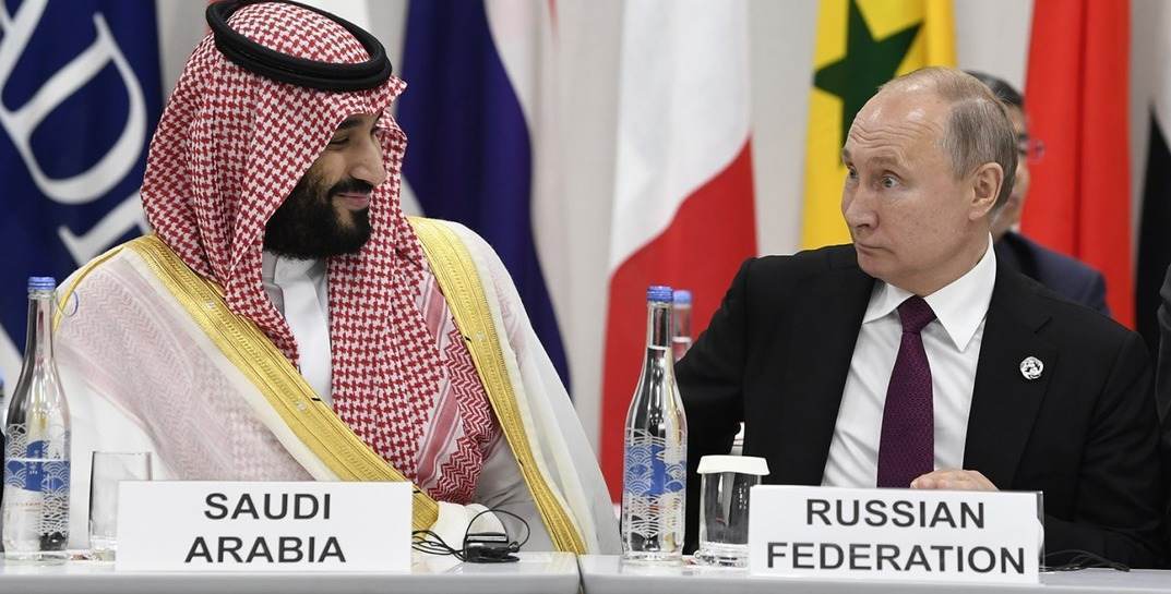 СМИ: Саудовская Аравия и Россия собираются резко сократить добычу нефти — в Белом доме назвали это «полной катастрофой»