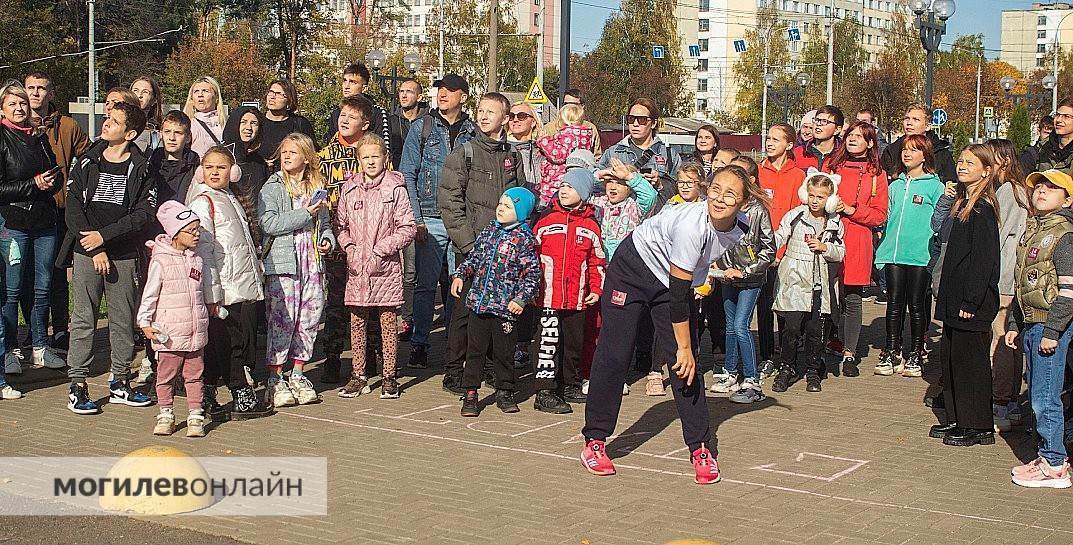 В Могилеве прошел фестиваль метания телефонов. Посмотрите, как это было