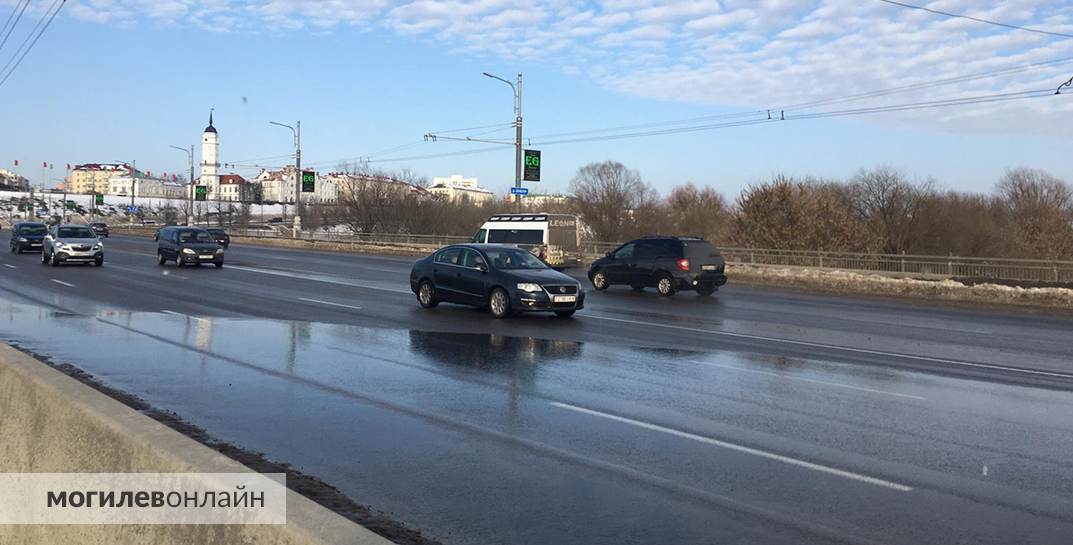 В ГАИ рассказали, кому можно ездить с тонировкой по новым правилам