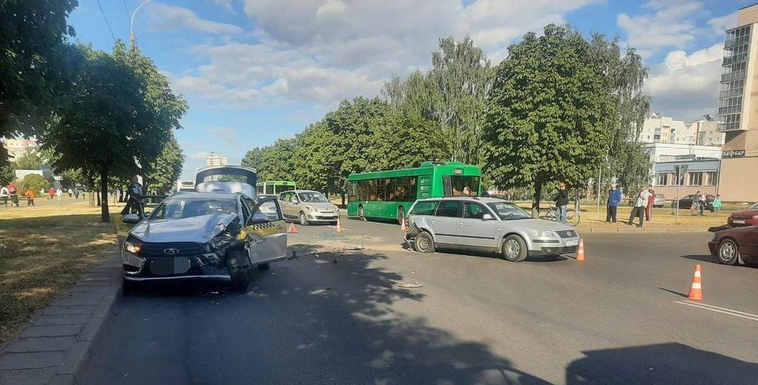 В Могилеве Lada врезалась в Volkswagen — ГАИ ищет очевидцев