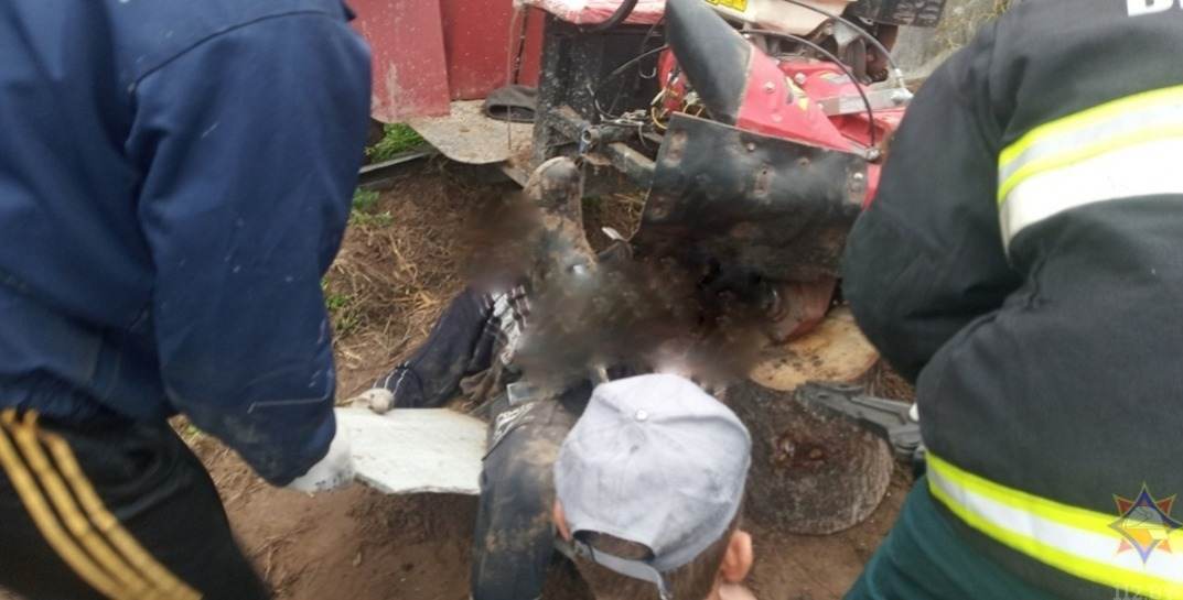 В Краснопольском районе ногу мужчины зажало в мотокультиваторе — помогали спасатели