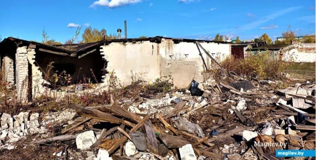 Посмотрите, как сейчас выглядит гаражный массив в районе облбольницы в Могилеве. Здесь готовят площадку для строительства второй очереди дороги-дублера