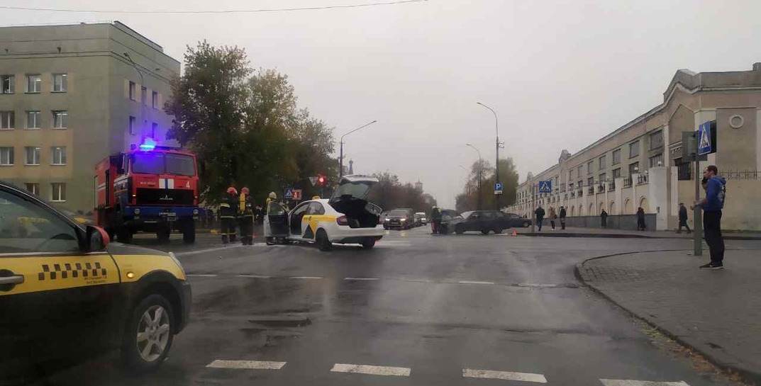 В Могилеве случилось серьёзное ДТП с участием автомобиля такси