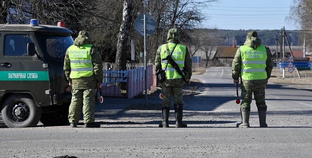 Госпогранкомитет: Украина взорвала мосты и заминировала дороги на границе с Беларусью