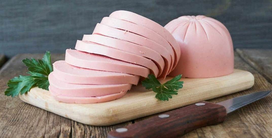 А теперь к действительно к важным новостям. Могилевский мясокомбинат изготовит 50-метровую вареную колбасу