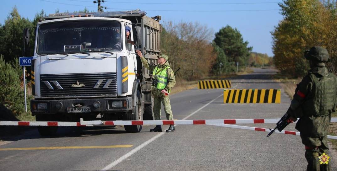Минобороны: В Беларуси военные взяли под охрану мосты, переезды и железную дорогу на границе