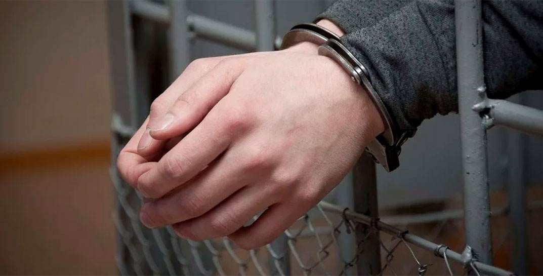 Жителю Бобруйска дали 15 суток за желто-голубые лампадки — нашли по отпечаткам пальцев