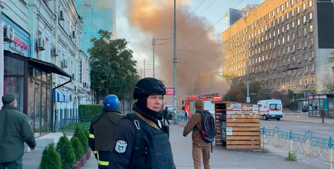 День в Украине начался с массированных обстрелов. В стране отключаются свет и вода