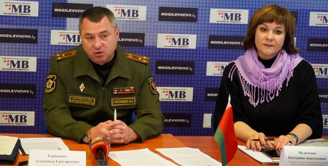 Военный комиссар Могилевской области прокомментировал слухи о «скрытой мобилизации», которые распространяются из-за того, что белорусов массово вызывают в военкоматы
