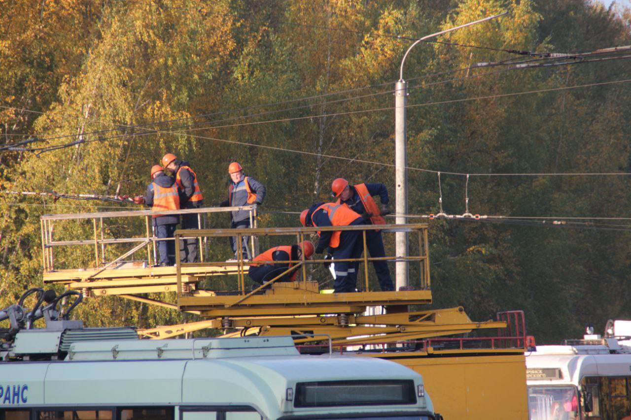 В Бобруйске оборвалась контактная сеть для троллейбусов, движение остановлено