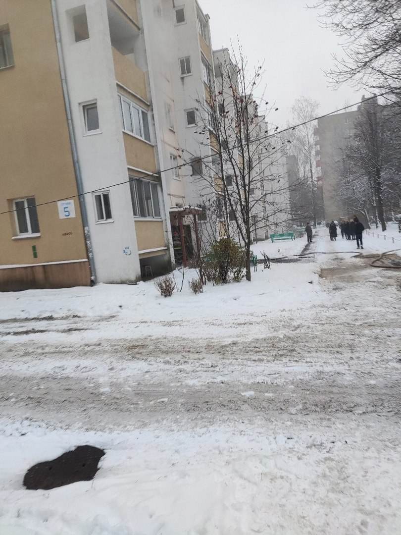В МЧС рассказали о пожаре на улице Сурганова, фотографии которого разошлись по соцсетям: у могилевчанки загорелось масло на сковороде и белье, которое сушилось над плитой