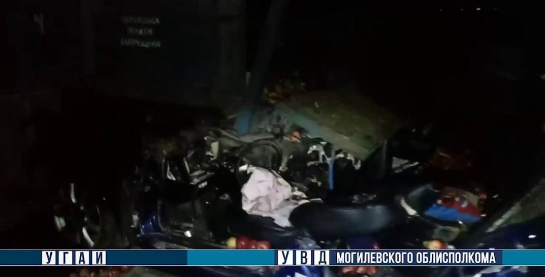 Жуткое ДТП в Могилевском районе: 33-летний водитель легковушки разбился насмерть, въехав в прицеп трактора