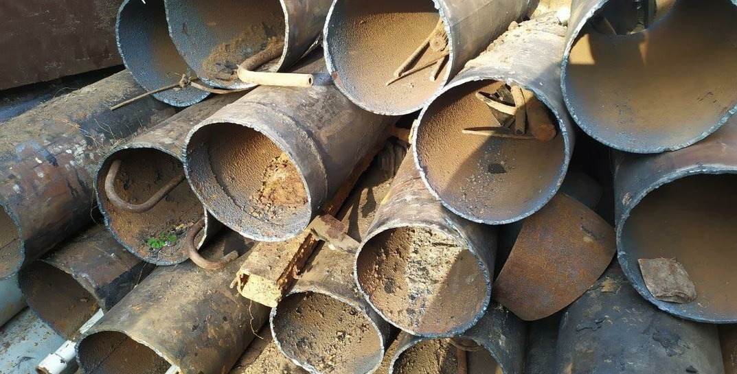 В Могилеве трое мужчин похитили около двух тонн металлических труб