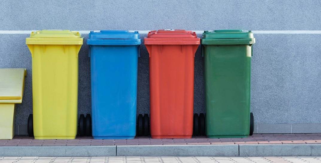 Жителям частного сектора Могилевского района продолжают бесплатно раздавать контейнеры для раздельного сбора мусора. А вы уже их получили?