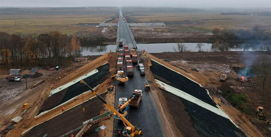 В Могилеве провели испытания моста через Днепр на строящейся объездной дороге. Движение по мосту хотят открыть уже 7 ноября