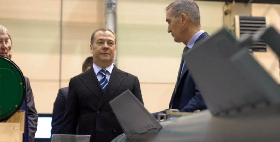 «Продолжение следует. Всем хватит!» Медведев заявил, что «враги» напрасно надеются на истощение в РФ запасов высокоточного оружия
