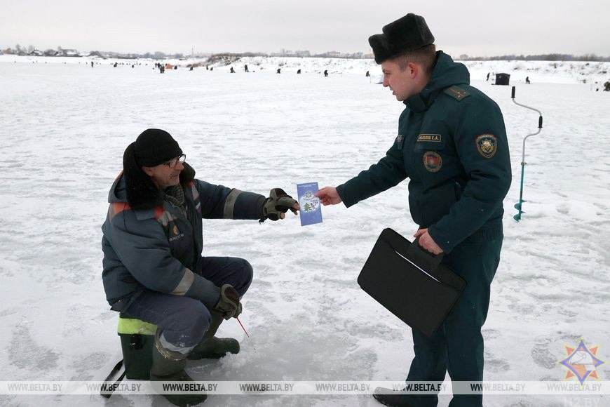 В Могилеве начались рейды на замерзших водоемах — рыбакам напоминают о безопасности на льду