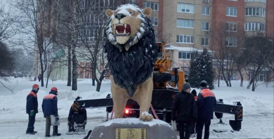 В Могилеве появилась новая скульптура льва