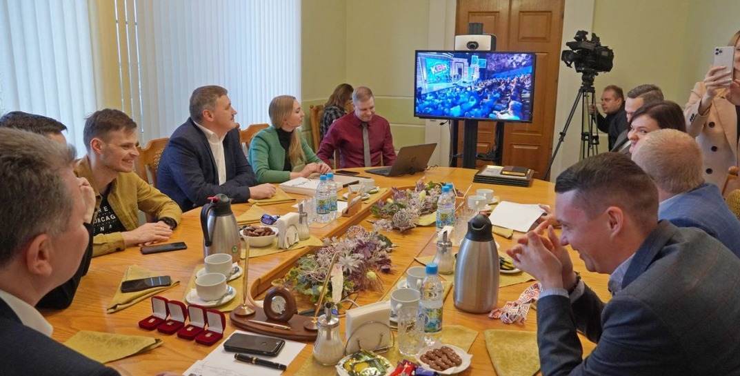 Мэр Могилева встретился с чемпионами Высшей лиги КВН могилевской командой «Доктор Хаусс»