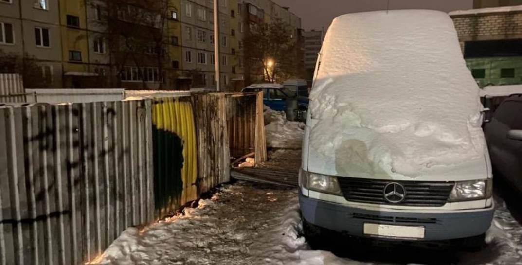 В Могилеве горели мусорные контейнеры — огонь повредил стоящий рядом автомобиль