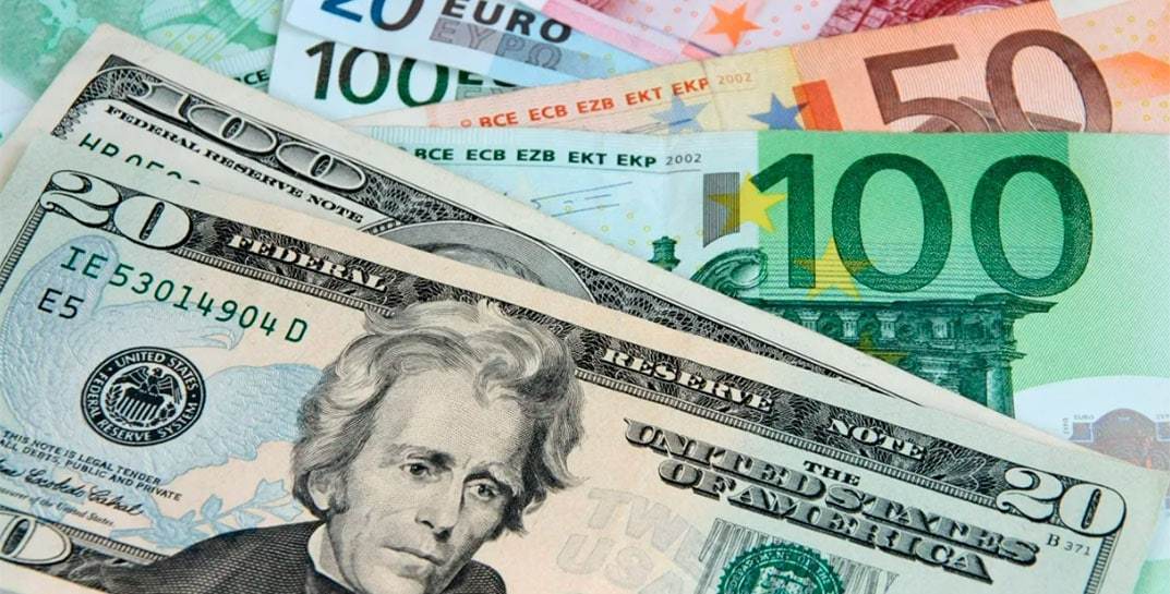 Доллар и евро опять прибавили в цене, а российский рубль упал на минимум почти за 7,5 месяцев. Какие курсы валют сейчас в обменниках Могилева?