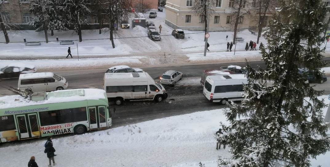 В Могилеве случилось серьезное ДТП, которое спровоцировало транспортную пробку