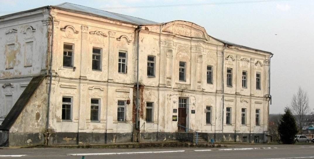 В Беларуси уникальный дворец Радзивиллов XVIII века продали на аукционе за 100 рублей