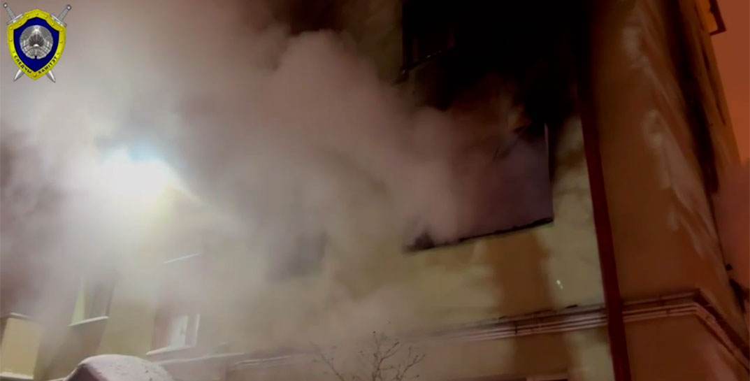 Из-за возгорания ночью в жилом доме в Минске погибли шесть человек, еще трое — в реанимации