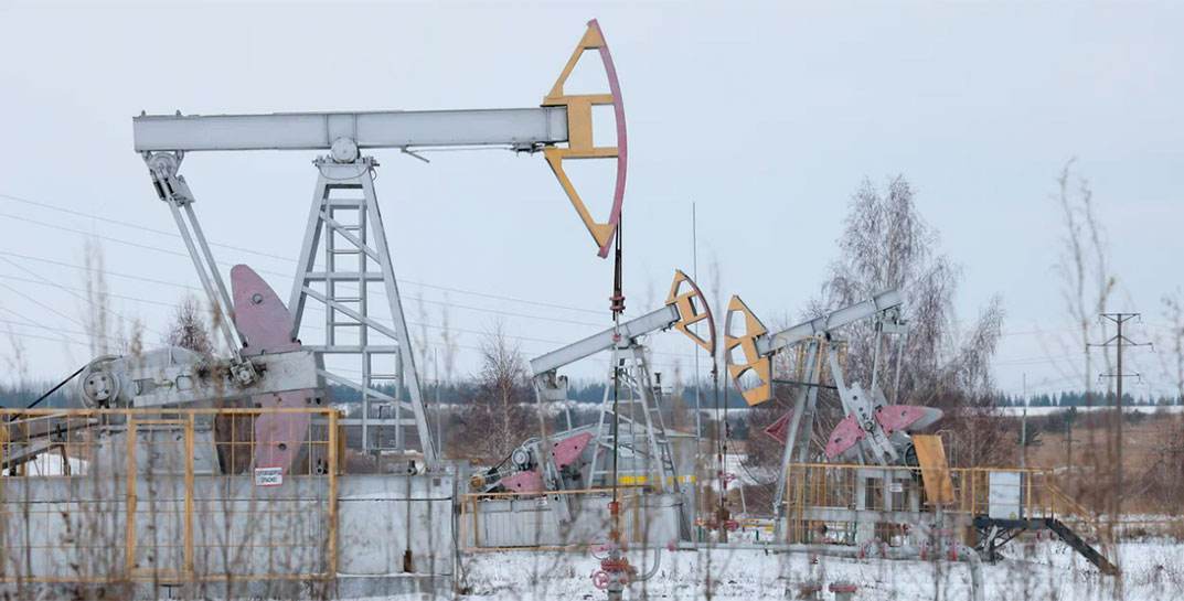 Страны G7 и ЕС договорились установить потолок цен на нефть из РФ в $60 за баррель
