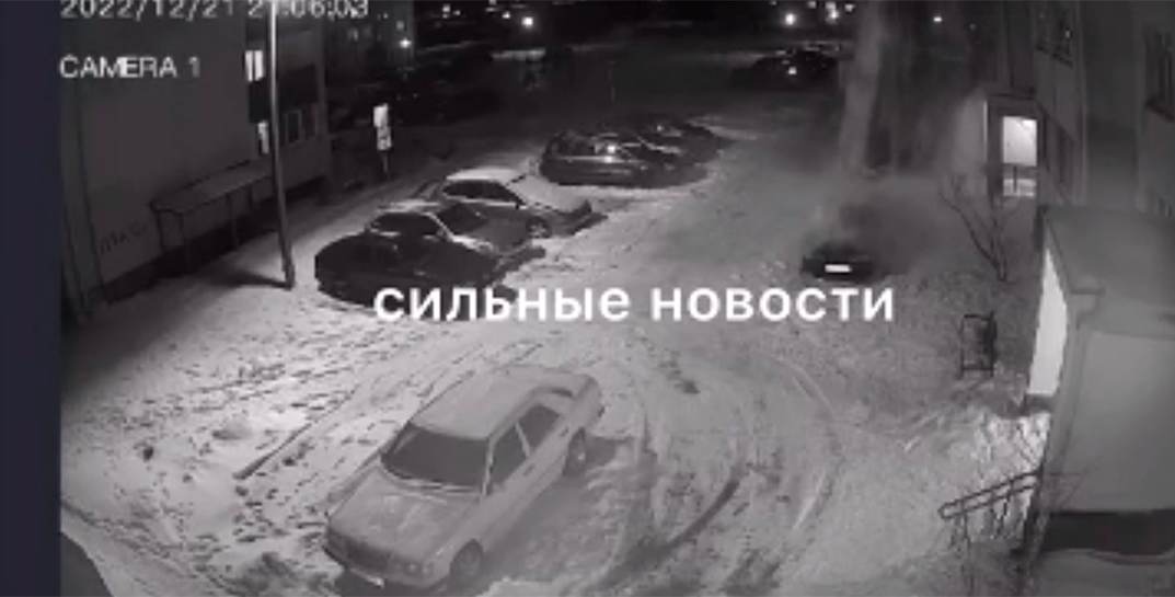 В Гомеле на автомобиль местного жителя с крыши сошел снег. Повреждения довольно серьезные