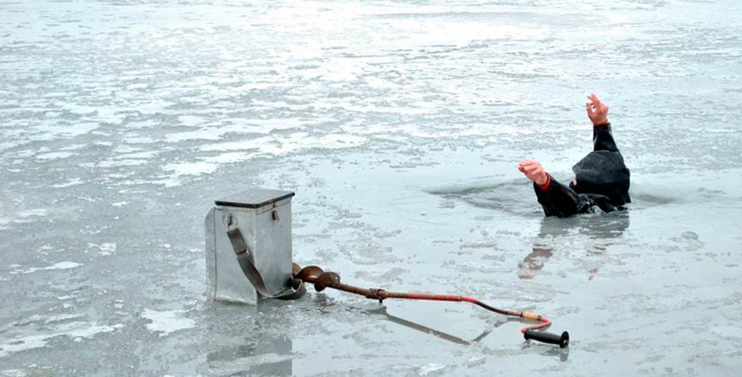 В Светлогорском районе рыбак провалился в ледяную воду, сам выбрался и… пошел искать новое место. После этого мужчине стало плохо и он скончался