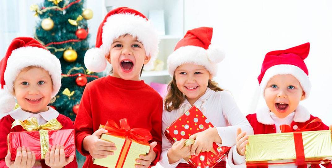 Все дошколята и младшие школьники Могилева получат сладкие новогодние подарки от горисполкома. Это десятки тысяч ребят