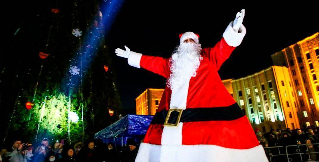 Как будут зажигать огни на главной елке области — подробности мероприятия