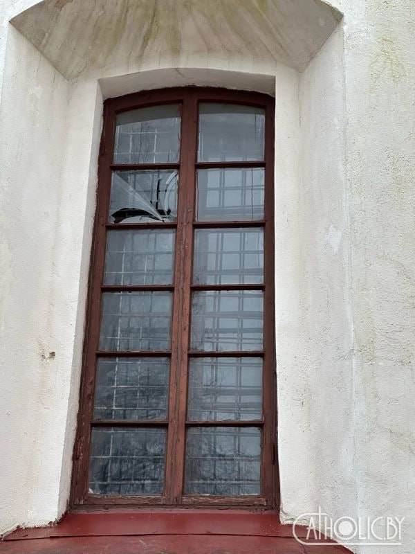 Акт вандализма в Могилеве: ночью неизвестные разбили стекла в старинном костеле св. Станислава