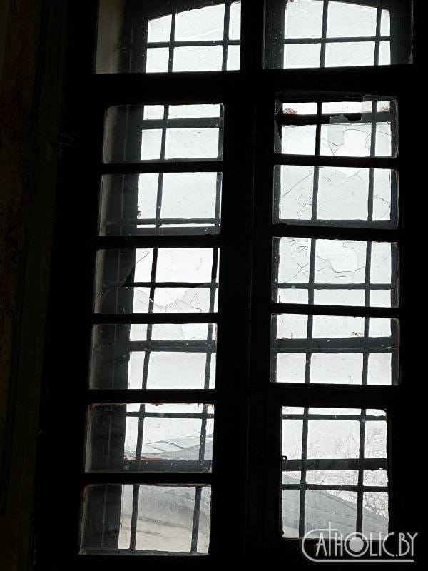 Акт вандализма в Могилеве: ночью неизвестные разбили стекла в старинном костеле св. Станислава